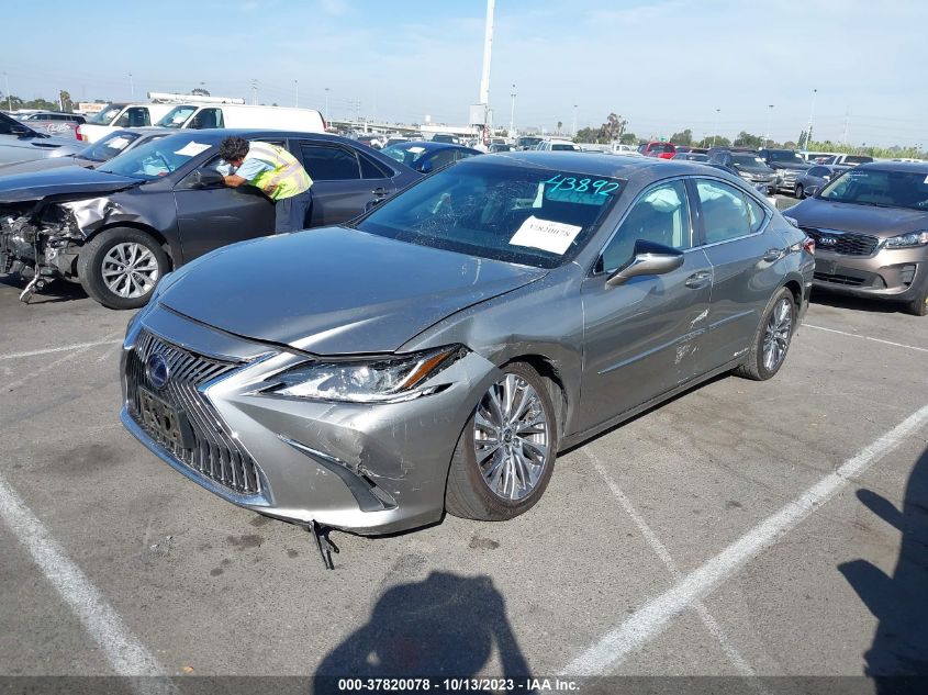 58AD21B18LU006556 Lexus ES ES 300H 2