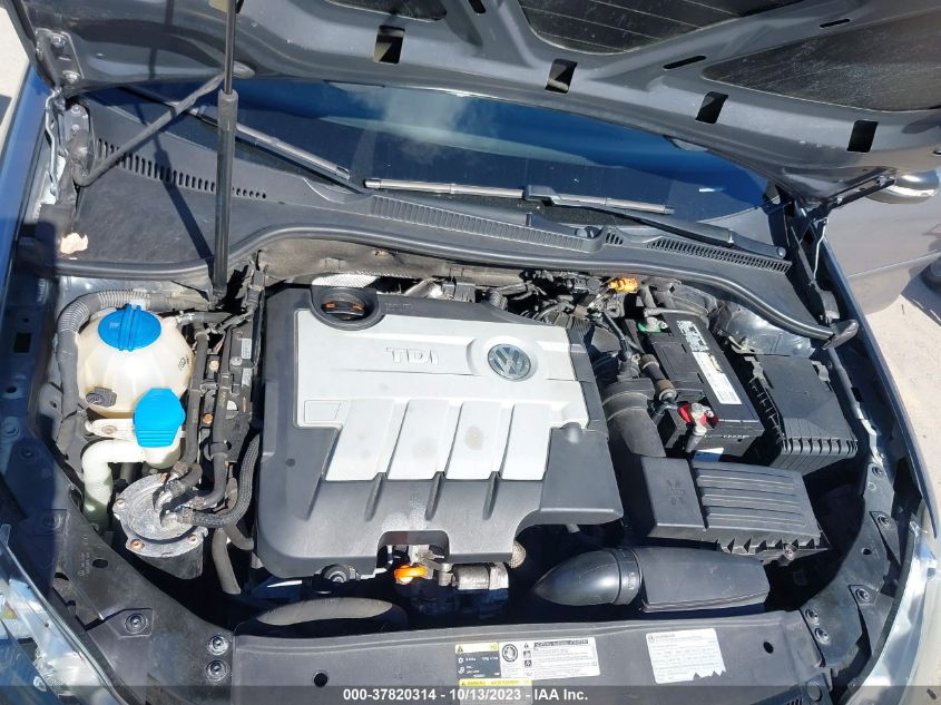 2013 VOLKSWAGEN GOLF TDI W/SUNROOF & NAV - WVWDM7AJ0DW133883