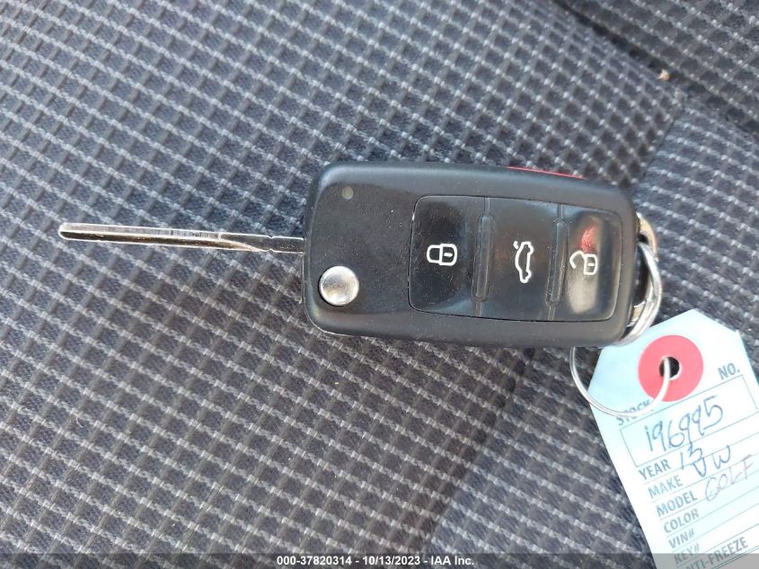 2013 VOLKSWAGEN GOLF TDI W/SUNROOF & NAV - WVWDM7AJ0DW133883