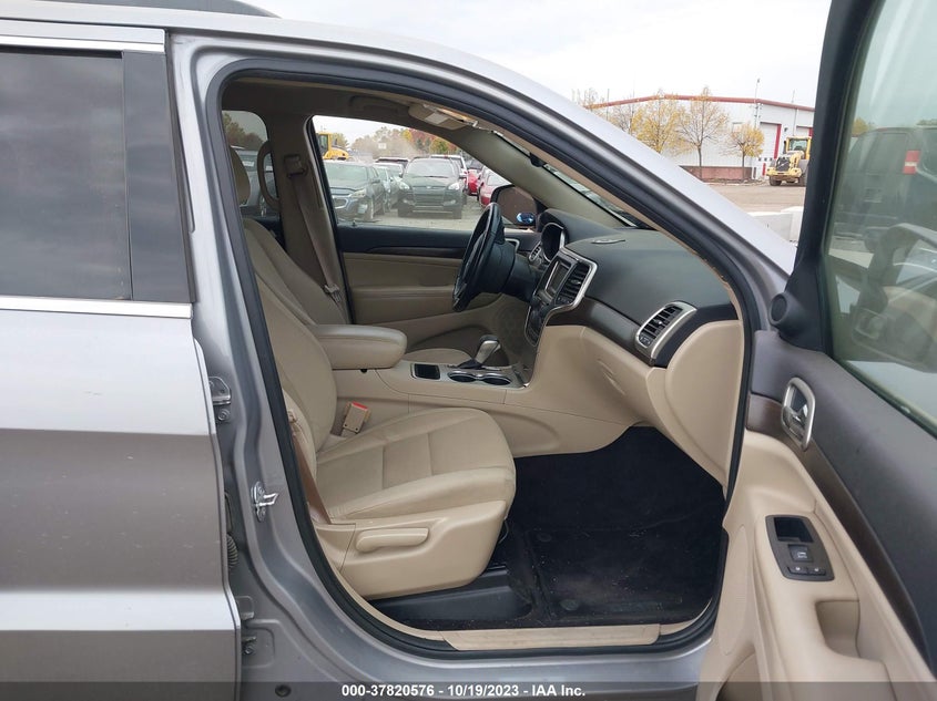 VIN 1C4RJEAG8HC944023 2017 JEEP GRAND CHEROKEE LAREDO