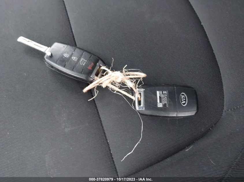 2015 KIA SOUL + - KNDJP3A53F7801369