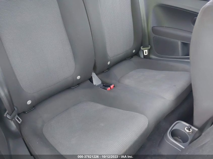 2014 VOLKSWAGEN BEETLE COUPE 2.5L ENTRY - 3VWFP7AT9EM621374