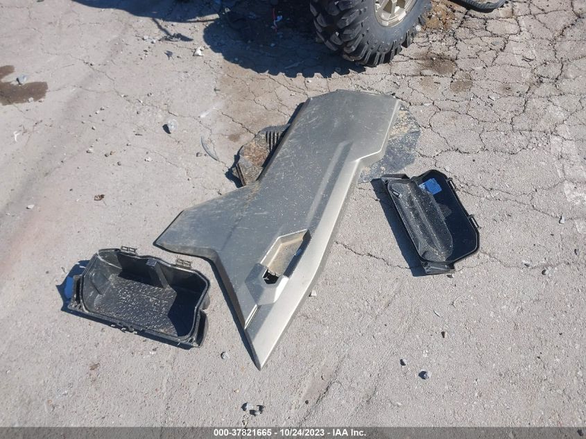 2023 CAN-AM DEFENDER X MR HD10 - 3JBUWAX49PK000132