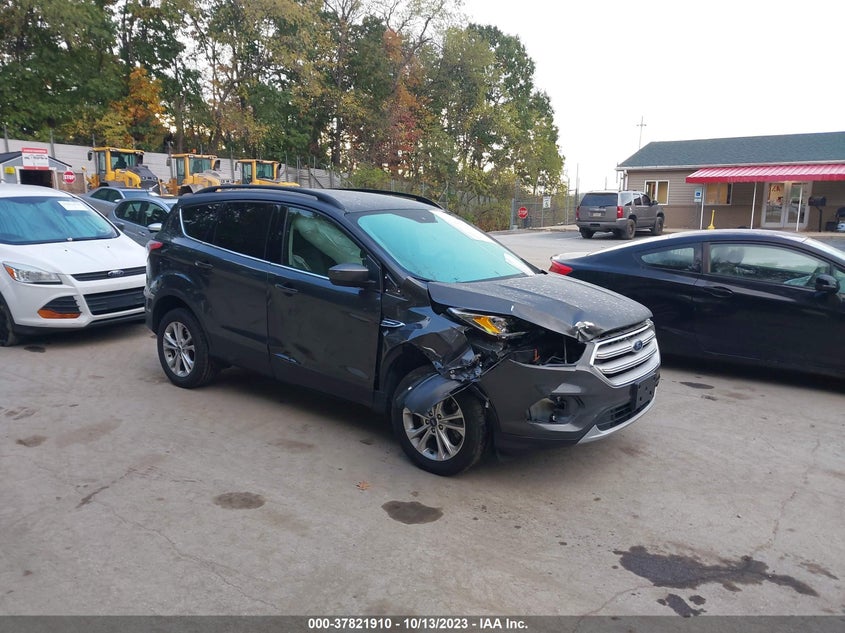 VIN 1FMCU9GD5JUD40295 2018 FORD ESCAPE SE