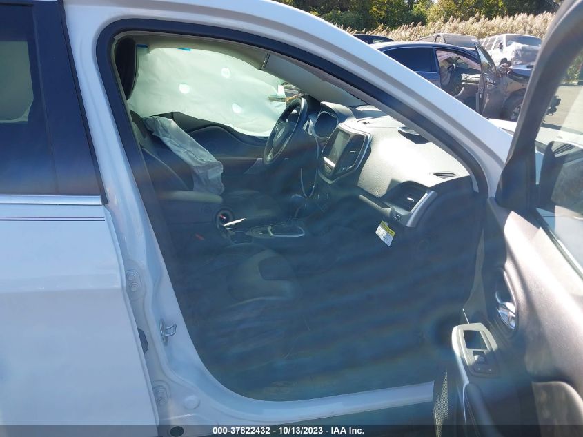 VIN 1C4PJLLB3JD587492 2018 JEEP CHEROKEE LATITUDE PLUS