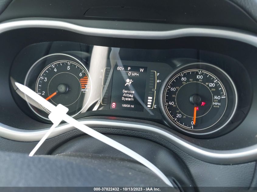 VIN 1C4PJLLB3JD587492 2018 JEEP CHEROKEE LATITUDE PLUS