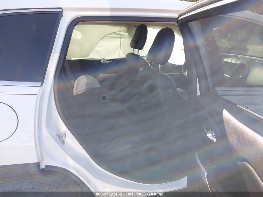 VIN 1C4PJLLB3JD587492 2018 JEEP CHEROKEE LATITUDE PLUS