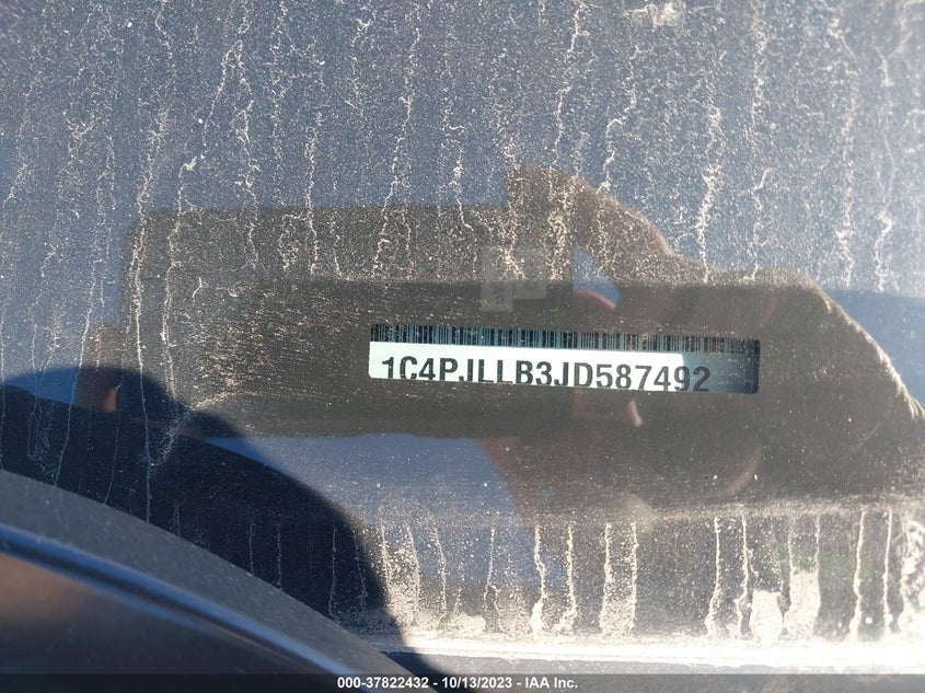 VIN 1C4PJLLB3JD587492 2018 JEEP CHEROKEE LATITUDE PLUS
