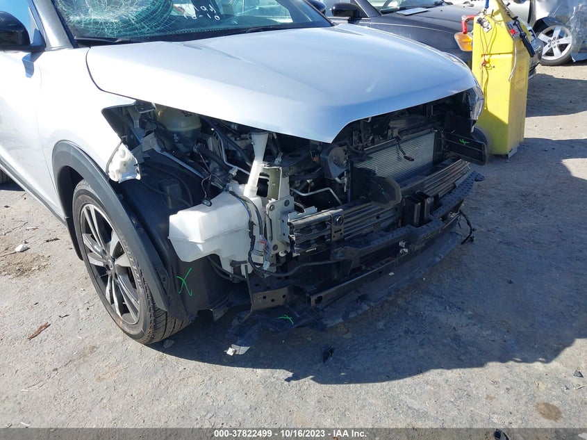 VIN 3N1CP5DV3LL550332 2020 NISSAN KICKS SR