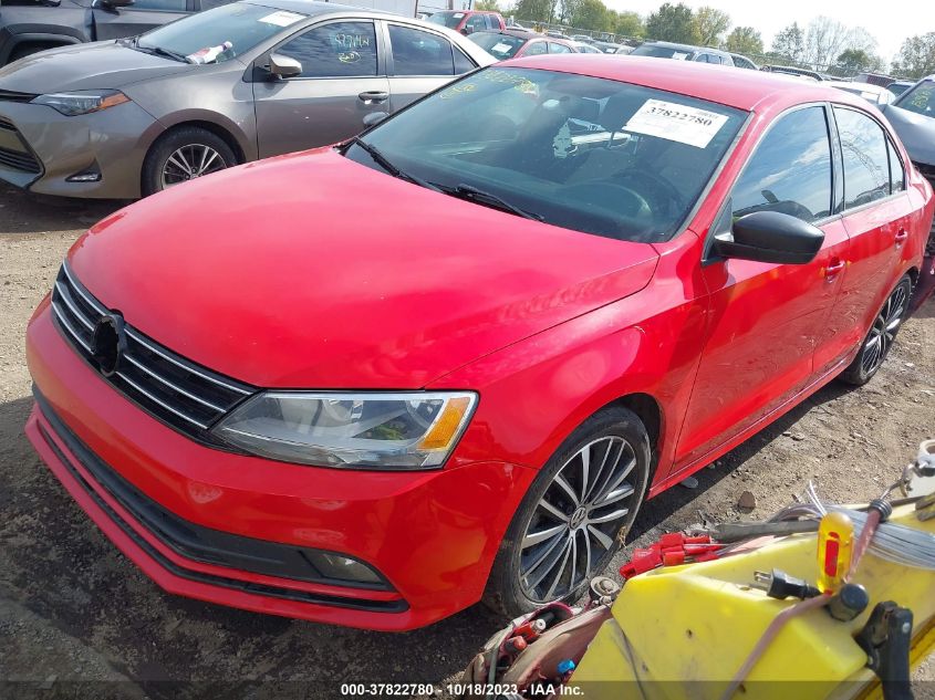 2015 VOLKSWAGEN JETTA SEDAN 1.8T SPORT 3VWD17AJ4FM212336