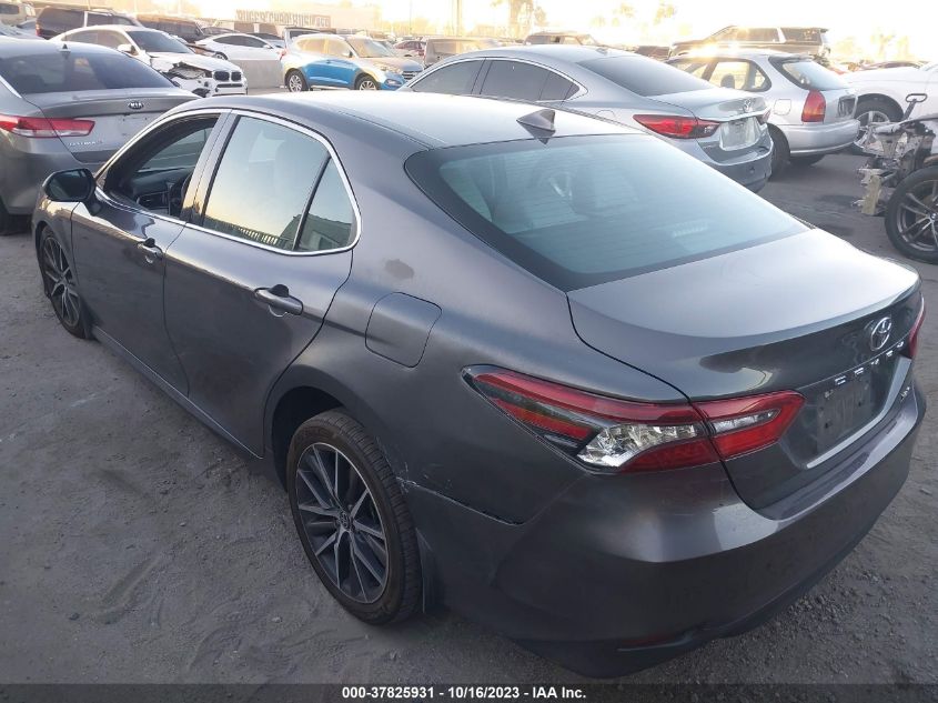 2022 TOYOTA CAMRY XLE - 4T1F11AK4NU708020