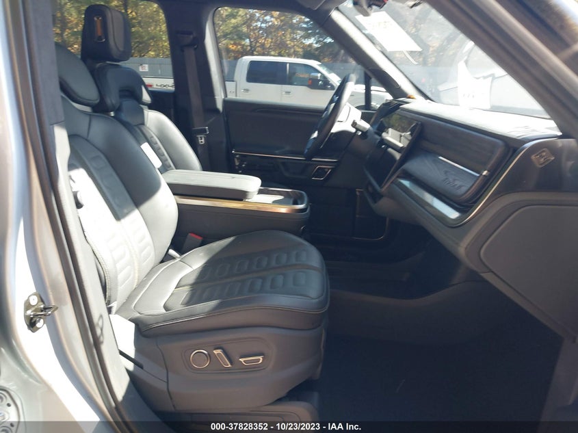 VIN 7FCTGAAL0NN002889 2022 RIVIAN R1T LAUNCH EDITION