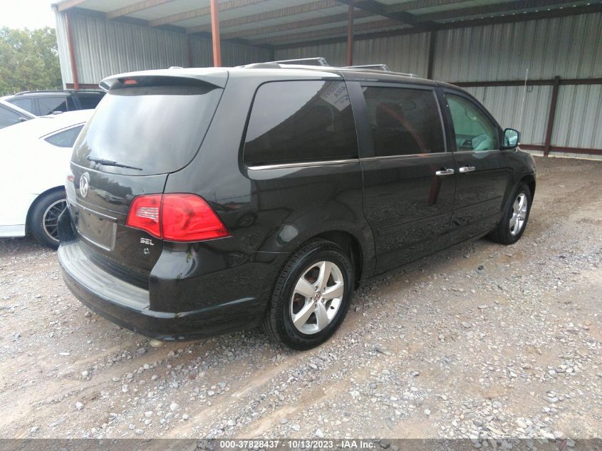 2014 VOLKSWAGEN ROUTAN SEL PREMIUM 2C4RVADG6ER134823