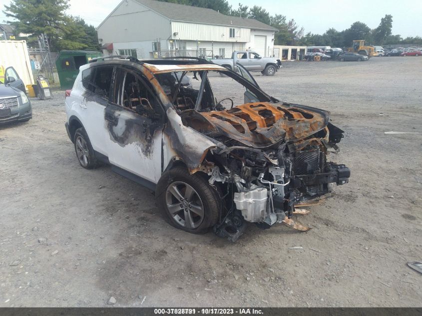 2015 TOYOTA RAV4 XLE - JTMRFREV0FD136581