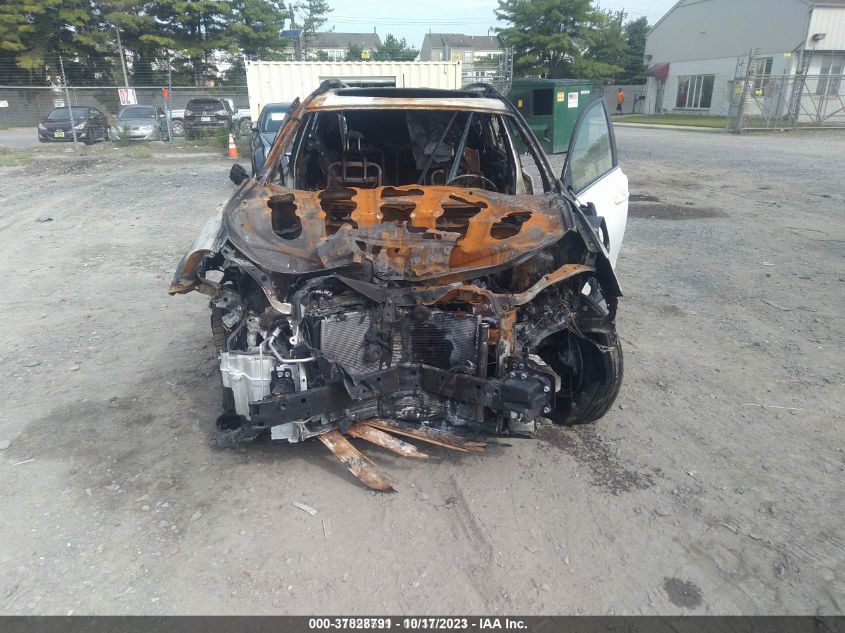 2015 TOYOTA RAV4 XLE - JTMRFREV0FD136581