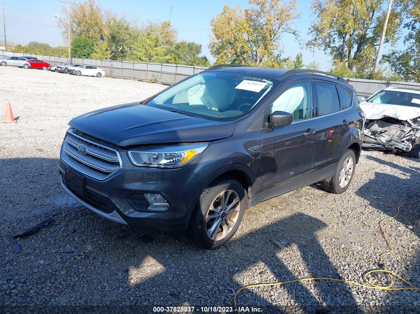VIN 1FMCU9GD8JUB22657 2018 FORD ESCAPE SE