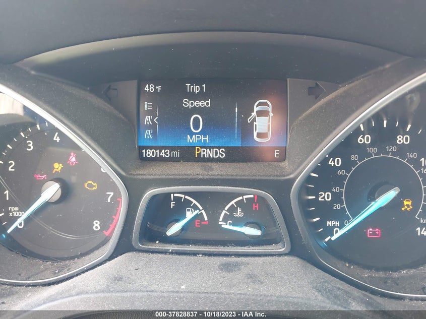 VIN 1FMCU9GD8JUB22657 2018 FORD ESCAPE SE