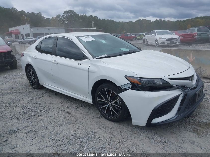 VIN 4T1G11AK7MU588202 2021 TOYOTA CAMRY no.1