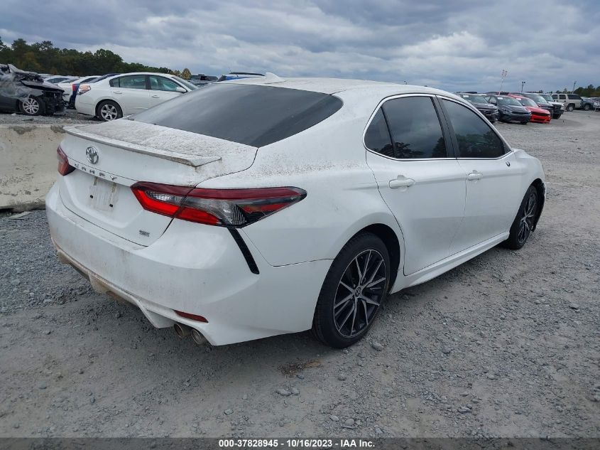 VIN 4T1G11AK7MU588202 2021 TOYOTA CAMRY no.4