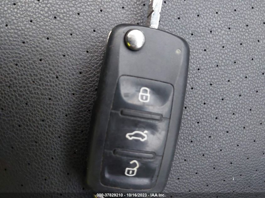 2015 VOLKSWAGEN BEETLE COUPE 1.8T FLEET EDITION - 3VWF17AT1FM648264