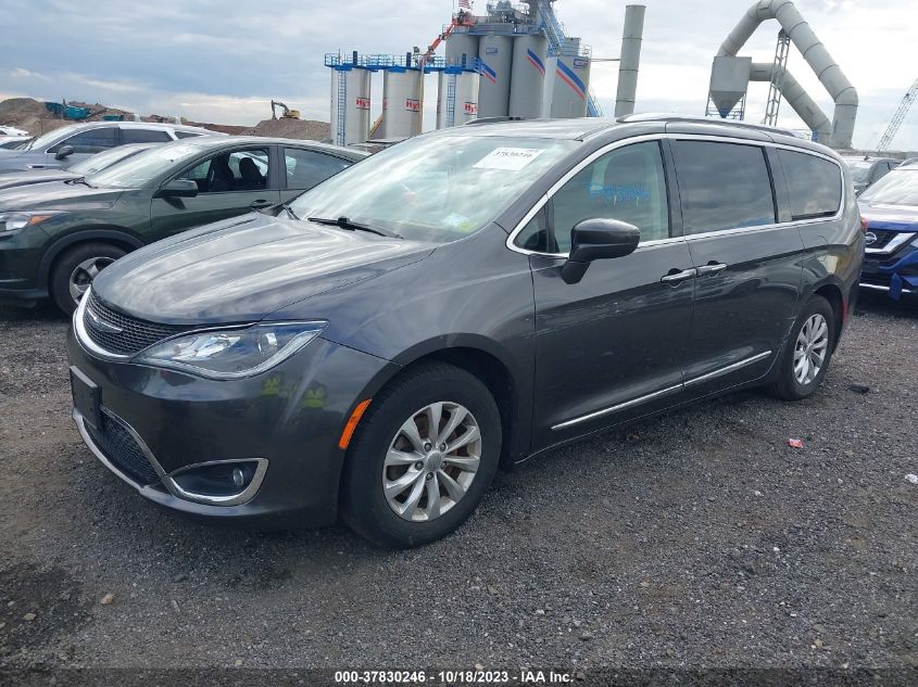 2C4RC1BG3JR123846 2018 CHRYSLER PACIFICA, photo no. 2