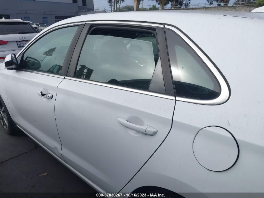 2018 HYUNDAI ELANTRA GT - KMHH35LE5JU075233
