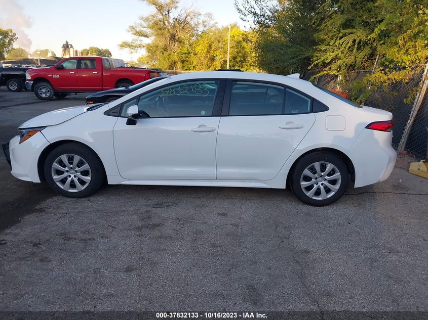 VIN 5YFEPMAE1NP305930 2022 TOYOTA COROLLA LE