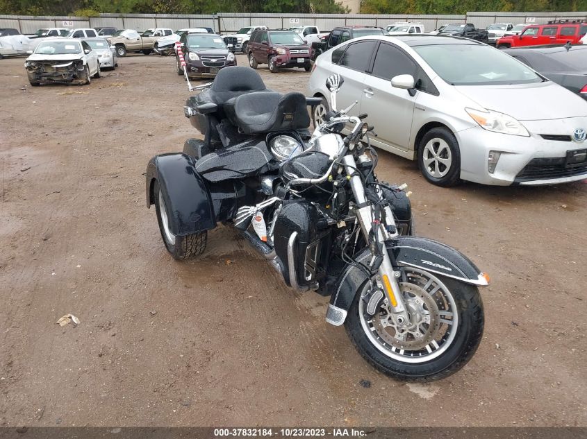 2014 HARLEY-DAVIDSON FLHTCUTG TRI GLIDE ULTRA 1HD1MAL11EB854959