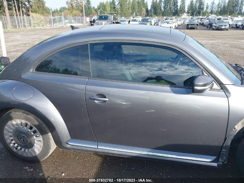 2013 VOLKSWAGEN BEETLE COUPE 2.5L W/SUN - 3VWJP7AT5DM681757
