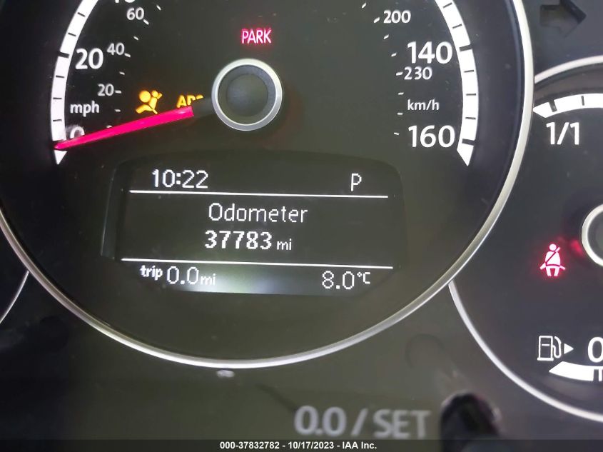 2013 VOLKSWAGEN BEETLE COUPE 2.5L W/SUN - 3VWJP7AT5DM681757