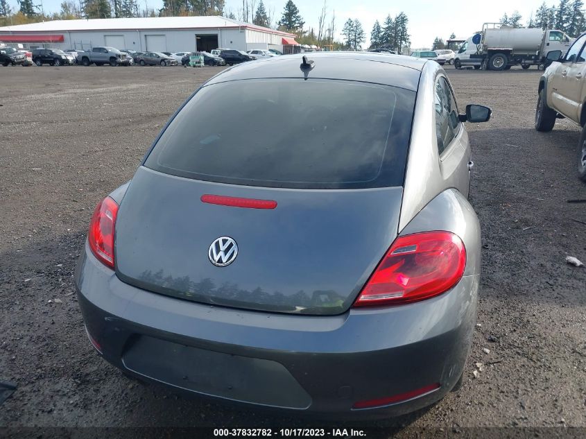 2013 VOLKSWAGEN BEETLE COUPE 2.5L W/SUN - 3VWJP7AT5DM681757