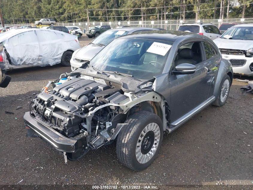 2013 VOLKSWAGEN BEETLE COUPE 2.5L W/SUN - 3VWJP7AT5DM681757