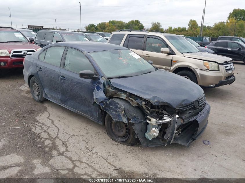 2014 VOLKSWAGEN JETTA SEDAN S - 3VW2K7AJ7EM322543