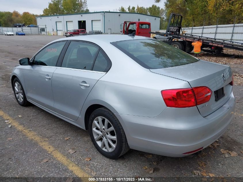 2013 VOLKSWAGEN JETTA SEDAN SE W/CONVENIENCE - 3VWDP7AJ3DM236929