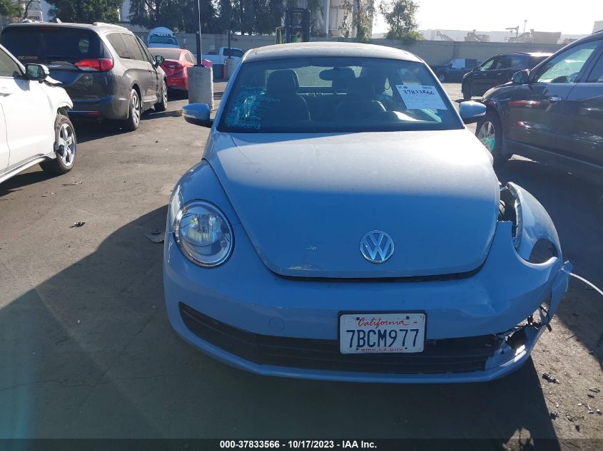 2013 VOLKSWAGEN BEETLE COUPE 2.5L W/SUN/SOUND/NAV - 3VWJP7AT8DM693529