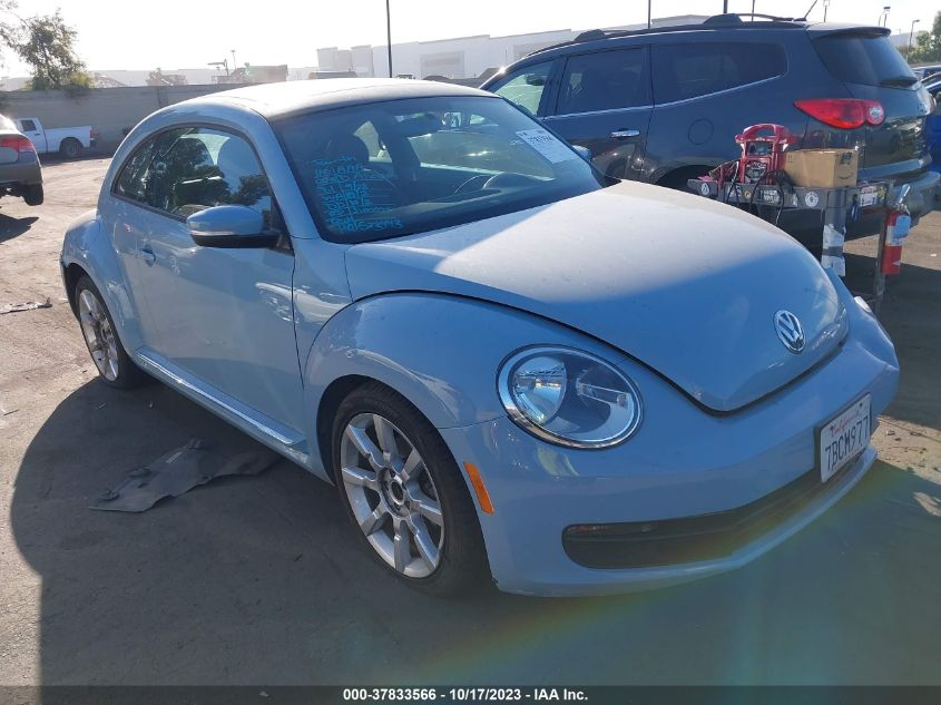 2013 VOLKSWAGEN BEETLE COUPE 2.5L W/SUN/SOUND/NAV - 3VWJP7AT8DM693529