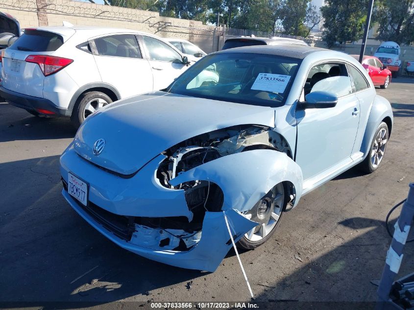 2013 VOLKSWAGEN BEETLE COUPE 2.5L W/SUN/SOUND/NAV - 3VWJP7AT8DM693529