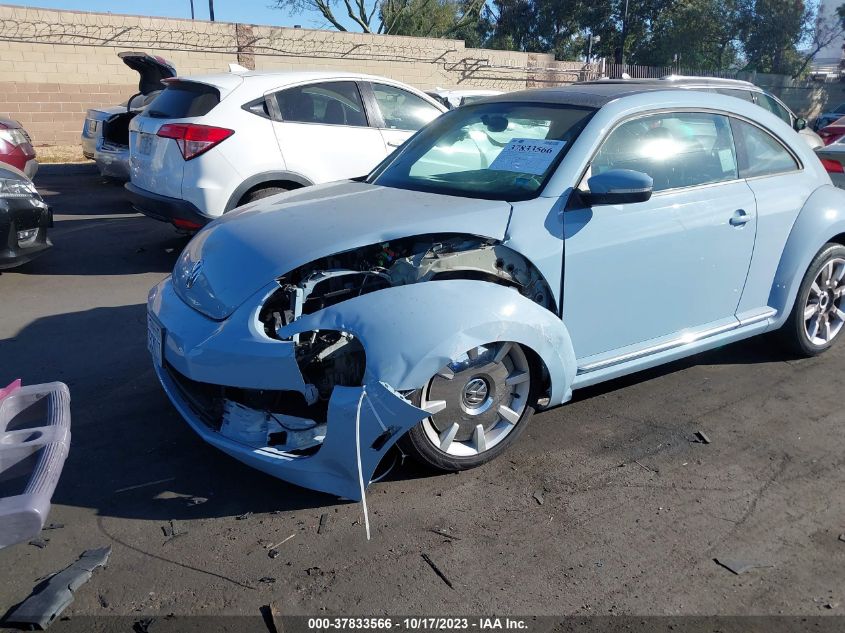 2013 VOLKSWAGEN BEETLE COUPE 2.5L W/SUN/SOUND/NAV - 3VWJP7AT8DM693529