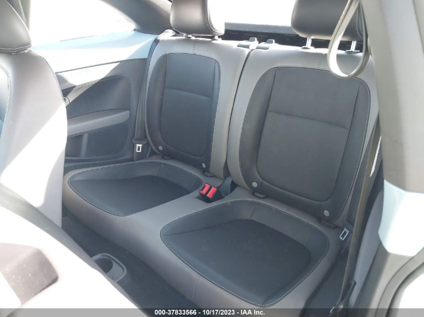 2013 VOLKSWAGEN BEETLE COUPE 2.5L W/SUN/SOUND/NAV - 3VWJP7AT8DM693529