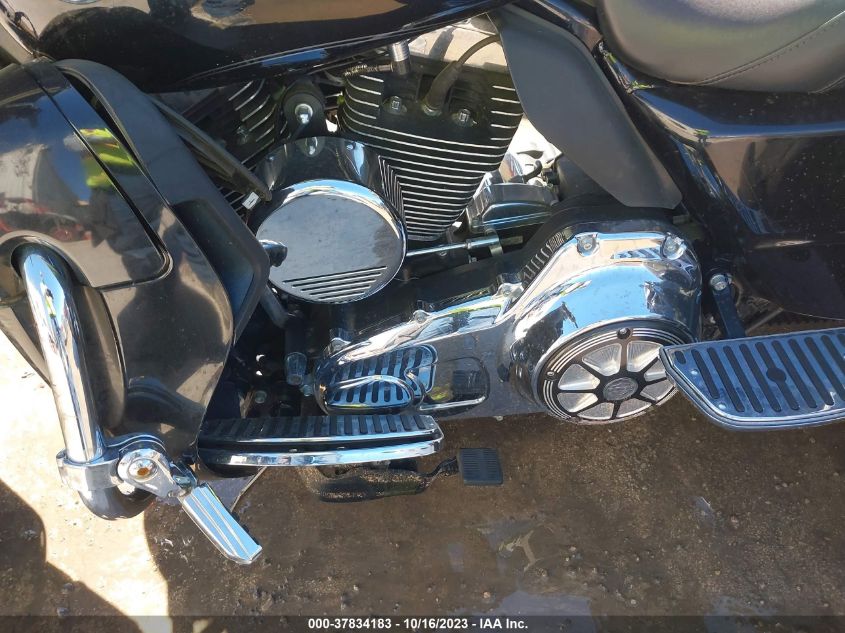 2015 HARLEY-DAVIDSON FLHTCUTG TRI GLIDE ULTRA 1HD1MAL15FB855243