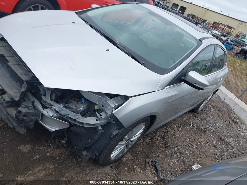 VIN 1FADP3J24JL280641 2018 FORD FOCUS TITANIUM