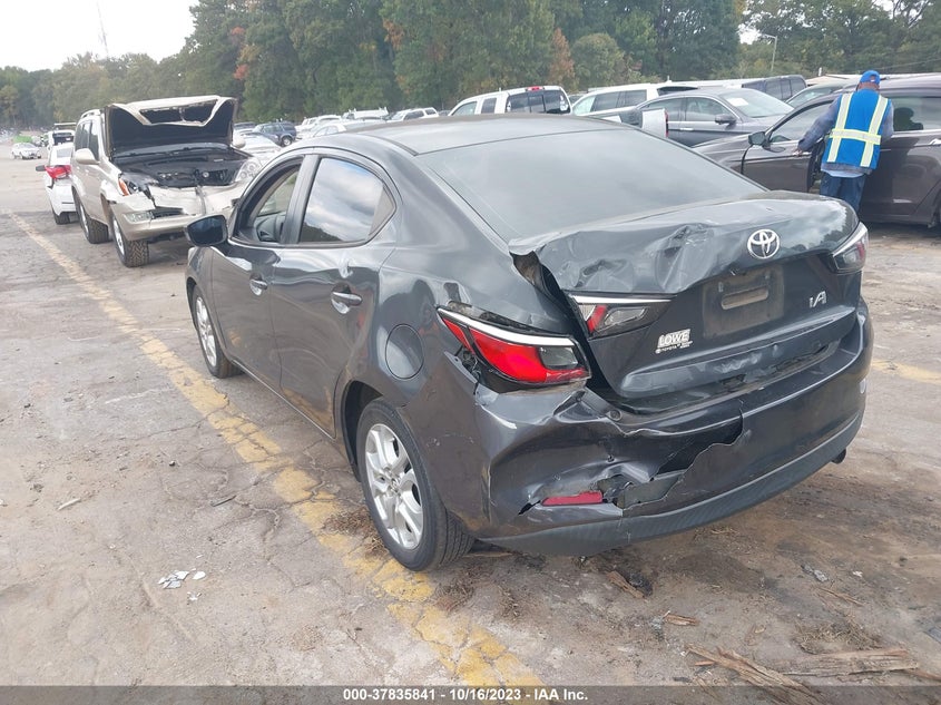 VIN 3MYDLBYV5JY309833 2018 TOYOTA YARIS IA