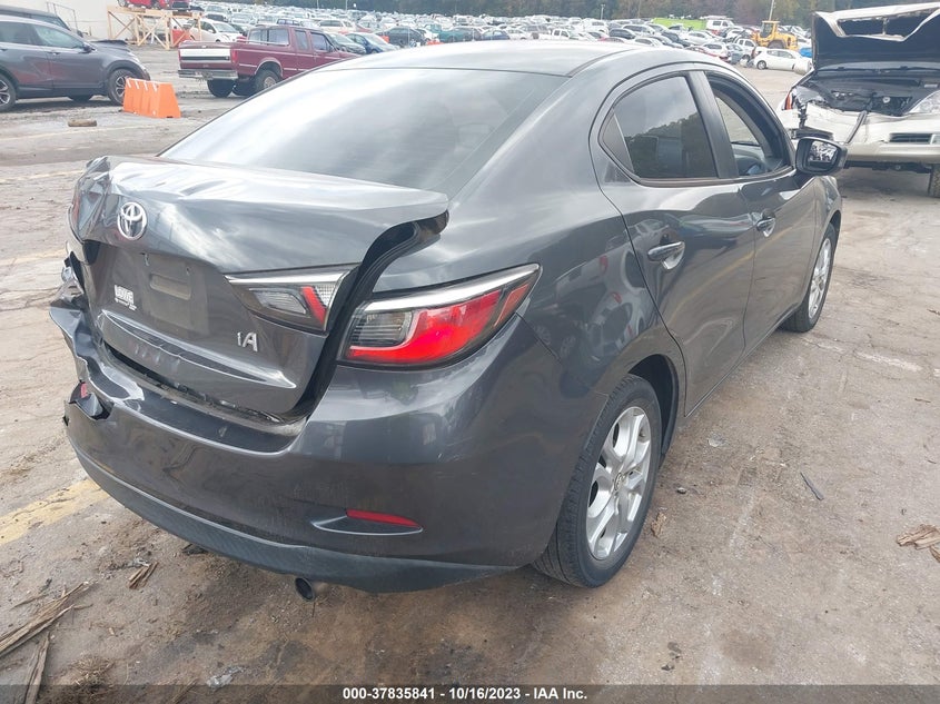 VIN 3MYDLBYV5JY309833 2018 TOYOTA YARIS IA