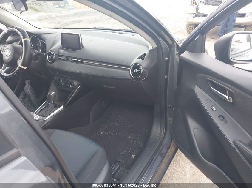 VIN 3MYDLBYV5JY309833 2018 TOYOTA YARIS IA