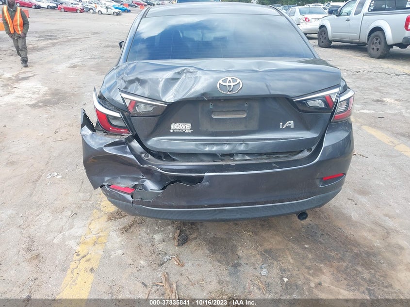 VIN 3MYDLBYV5JY309833 2018 TOYOTA YARIS IA