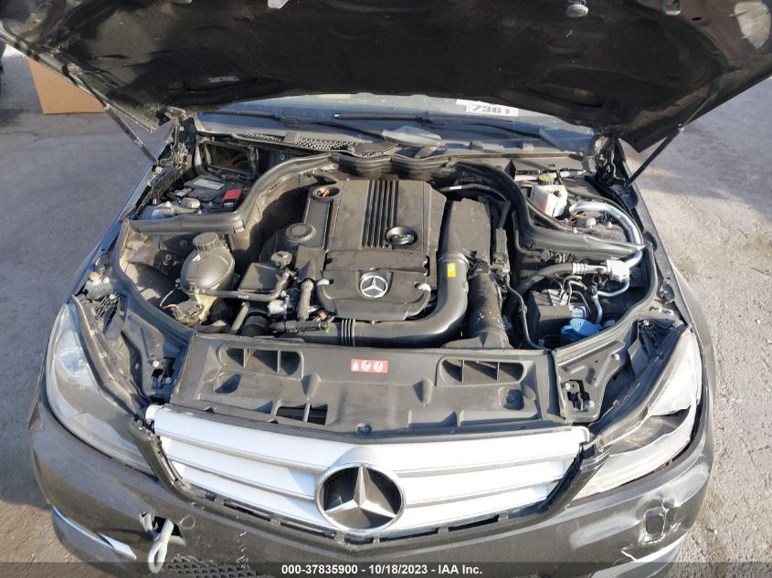 2013 MERCEDES-BENZ C 250 SPORT/LUXURY WDDGF4HB4DR262525
