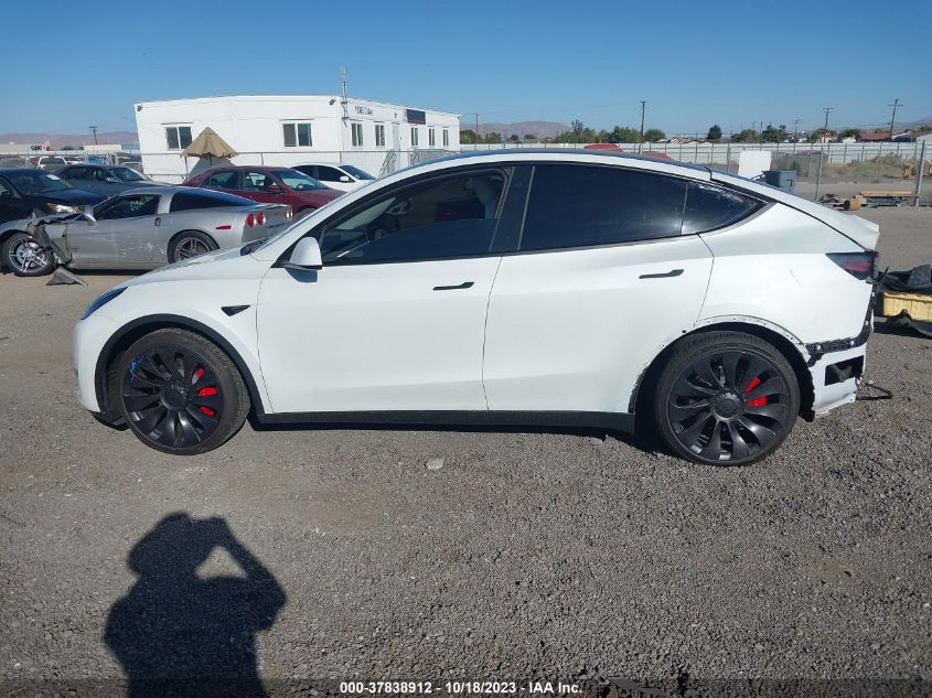 7SAYGDEF1PF636654 Tesla Model Y PERFORMANCE 15