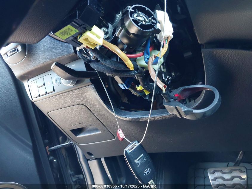 2015 KIA SOUL + - KNDJP3A58F7776632