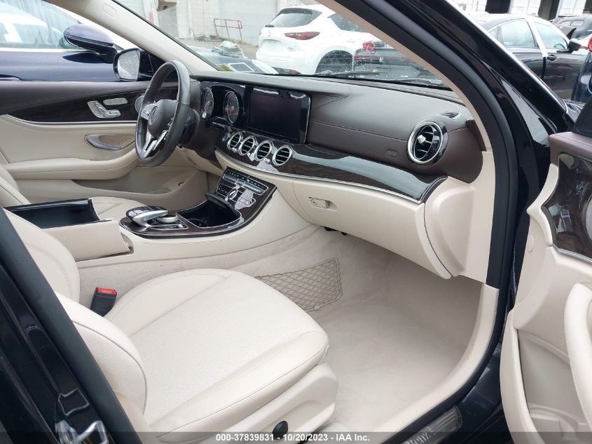 2019 MERCEDES-BENZ E 300 4MATIC WDDZF4KB7KA590745