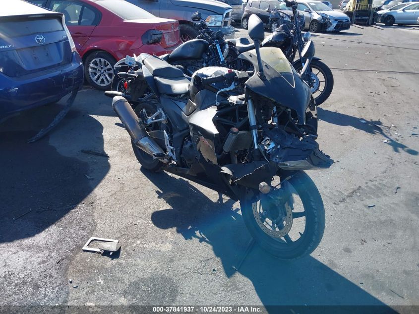 2015 HONDA CBR300 R - MLHNC5112F5100420